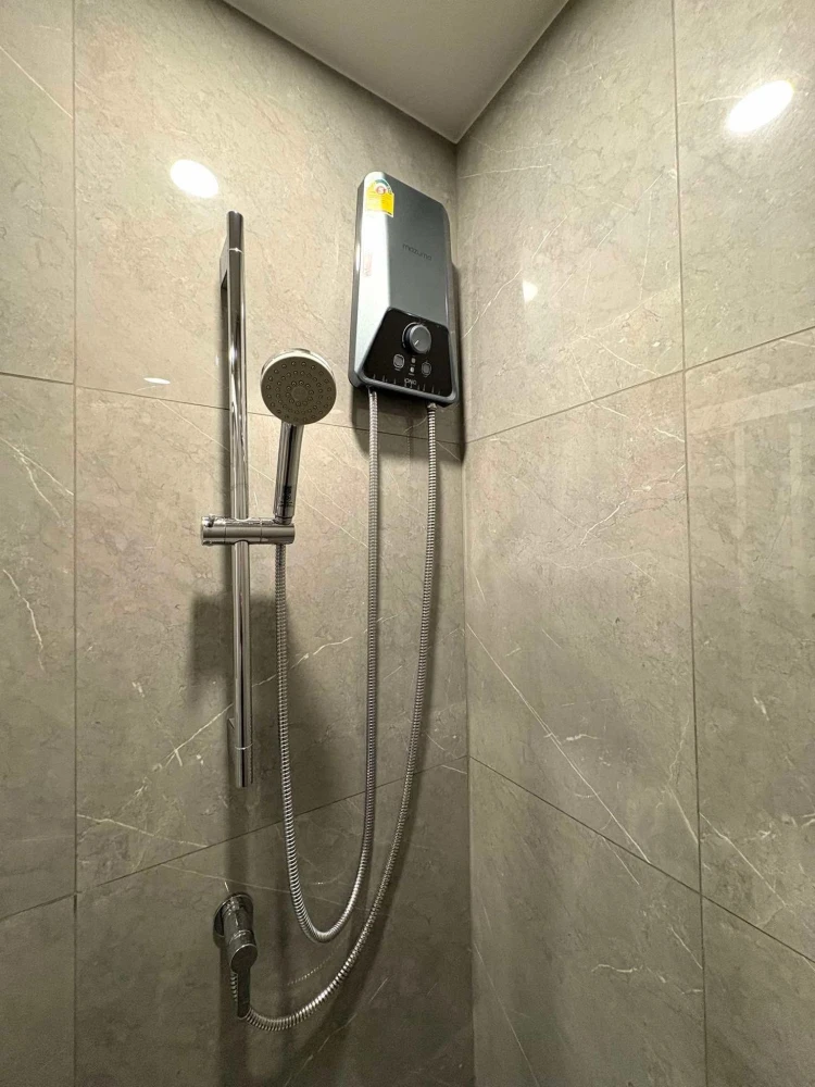 Blue Phahonyothin 35, 5th floor, fully furnished unit for rent. Book now!