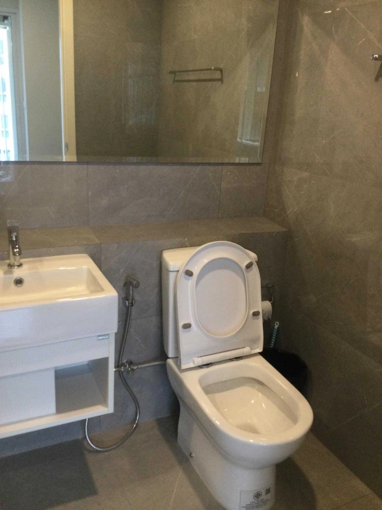 For rent: Blue Phahonyothin 35. Each room is partitioned into separate, well-defined zones. Excellent value! Don't miss out!