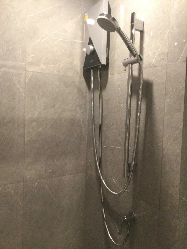 For rent: Blue Phahonyothin 35. Each room is partitioned into separate, well-defined zones. Excellent value! Don't miss out!