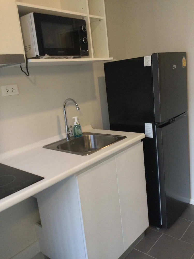 For rent: Blue Phahonyothin 35. Each room is partitioned into separate, well-defined zones. Excellent value! Don't miss out!