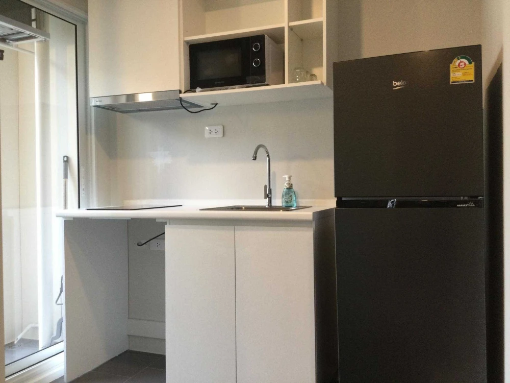 For rent: Blue Phahonyothin 35. Each room is partitioned into separate, well-defined zones. Excellent value! Don't miss out!