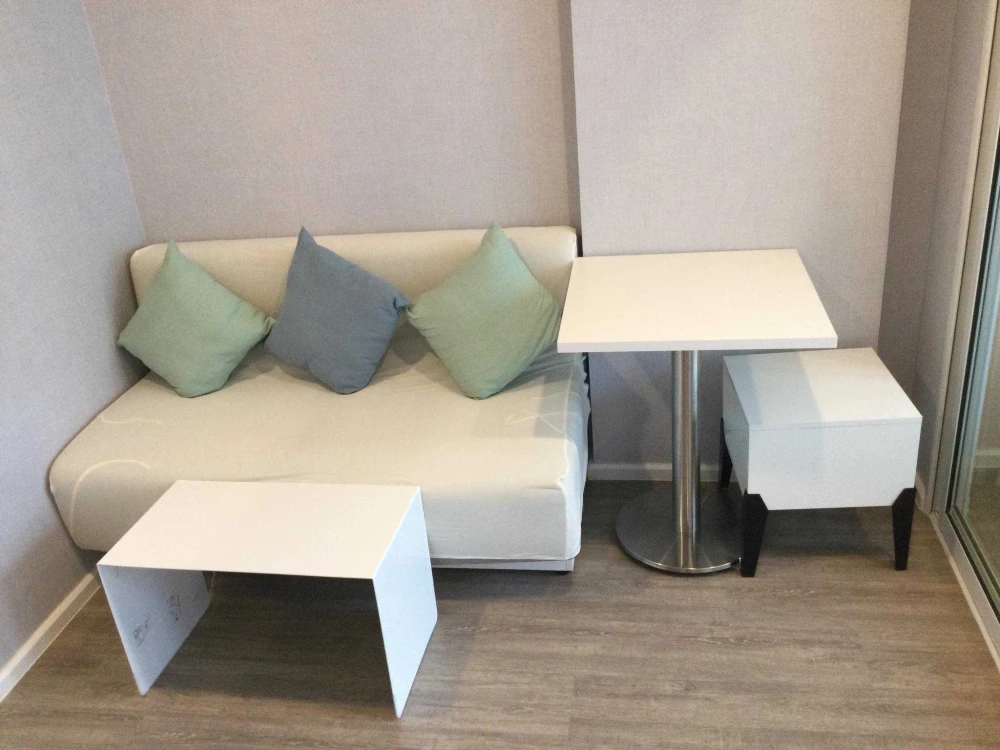 For rent: Blue Phahonyothin 35. Each room is partitioned into separate, well-defined zones. Excellent value! Don't miss out!