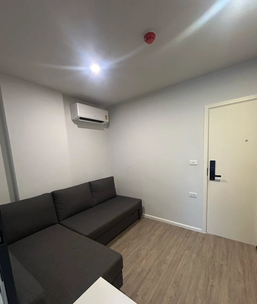 For rent: Blue Sukhumvit 89, 2nd floor, Building A, same floor as Co-Working Space, very convenient, must hurry.