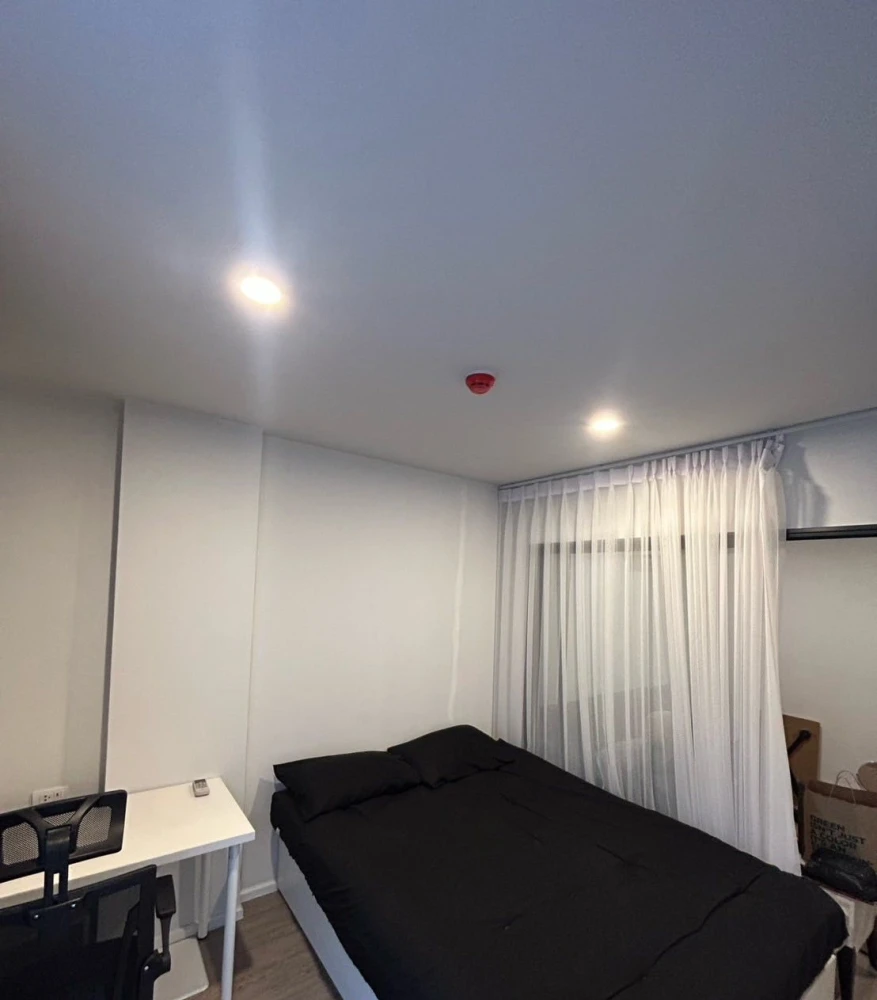 For rent: Blue Sukhumvit 89, 2nd floor, Building A, same floor as Co-Working Space, very convenient, must hurry.