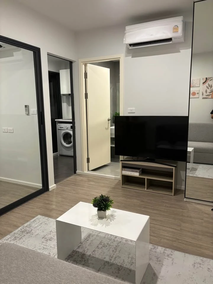 For rent: Blue Sukhumvit 89, well-separated room, great price, just bring your suitcase and move in.