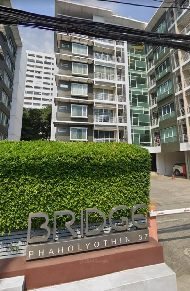 For rent: Bridge Phaholyothin 37, a nice room on the 3rd floor, good location, convenient transportation, fully furnished. Reserve now!