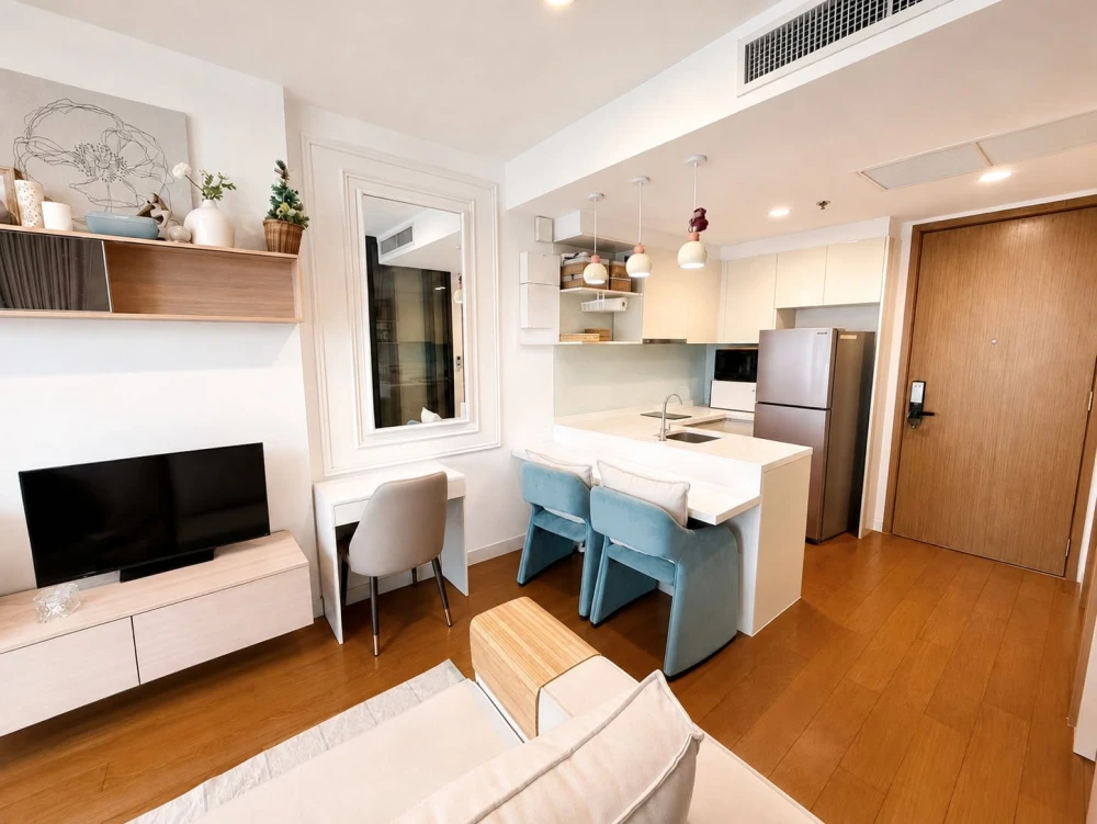 For Rent: Bright WongwianYai, 1 Bedroom, 1 Bathroom, High-Quality Built-in Furniture. Don't miss out!