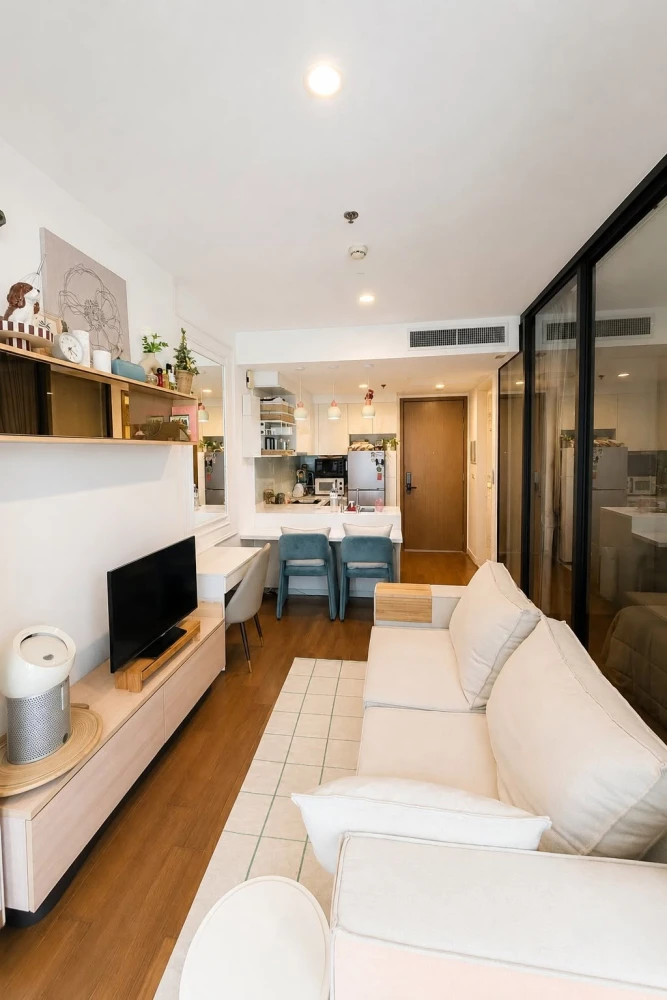 For Rent: Bright WongwianYai, 1 Bedroom, 1 Bathroom, High-Quality Built-in Furniture. Don't miss out!