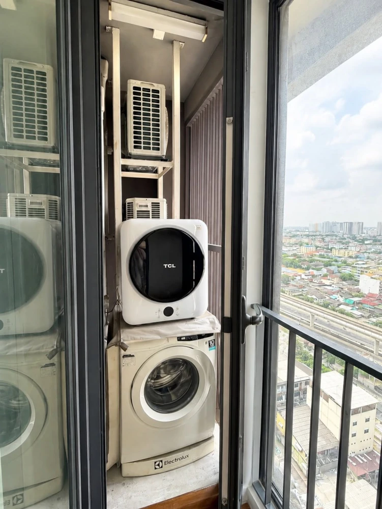 For Rent: Bright WongwianYai, 1 Bedroom, 1 Bathroom, High-Quality Built-in Furniture. Don't miss out!
