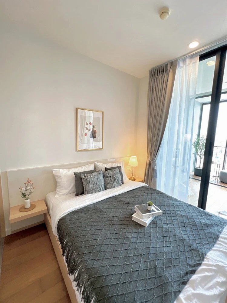 For rent: Bright Wongwian Yai, 14th floor. Nice, fully furnished unit. Book now! Don't miss out!