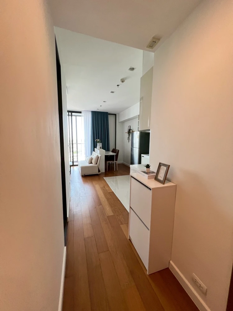 For rent: Bright Wongwian Yai, 14th floor. Nice, fully furnished unit. Book now! Don't miss out!