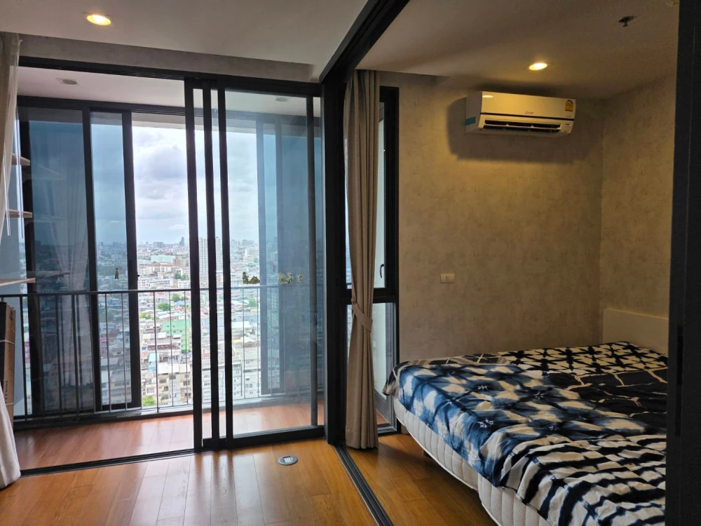 For rent: Bright Wongwian Yai, 20th floor, fully furnished unit, ready to move in. Book now!
