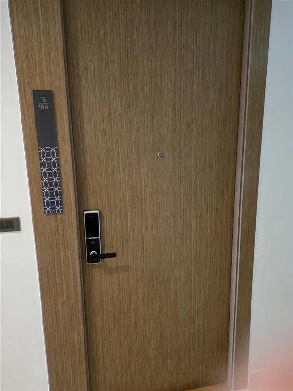 For rent: Bright Wongwian Yai, 20th floor, fully furnished unit, ready to move in. Book now!