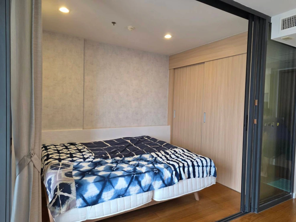For rent: Bright Wongwian Yai, 20th floor, fully furnished unit, ready to move in. Book now!