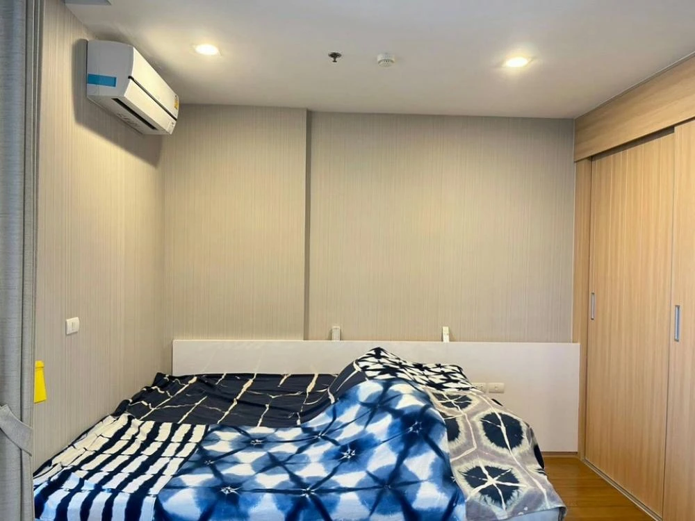 For rent: Bright WongwianYai, 21st floor. A lovely, fully furnished unit. Book now!