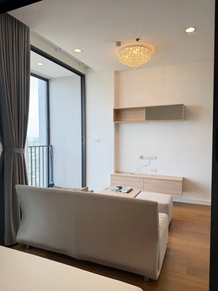 For rent: Bright Wongwian Yai, 25th floor, river view, fully furnished, very livable. Book now!