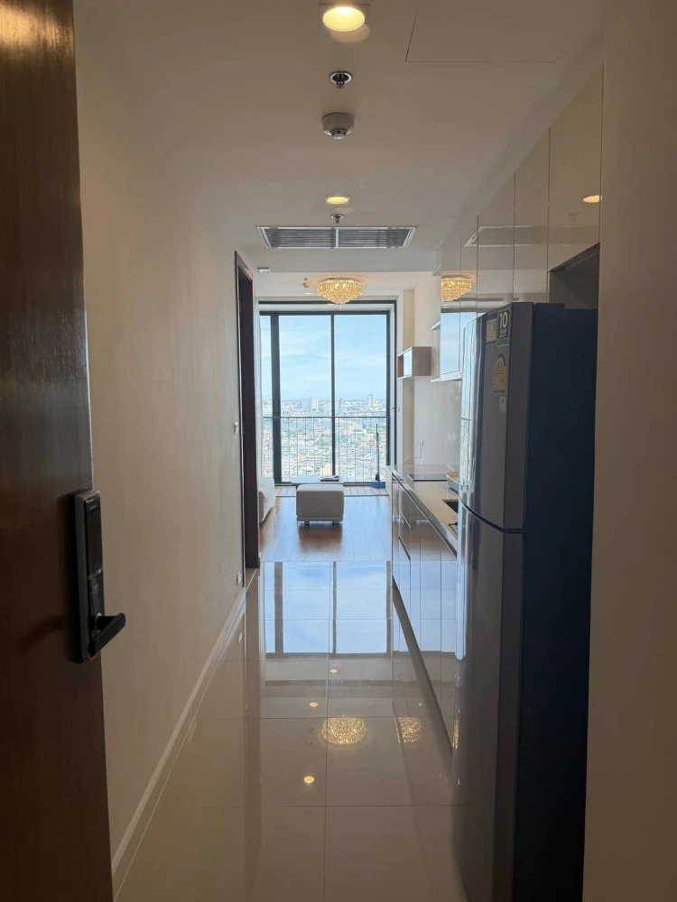 For rent: Bright Wongwian Yai, 25th floor, river view, fully furnished, very livable. Book now!