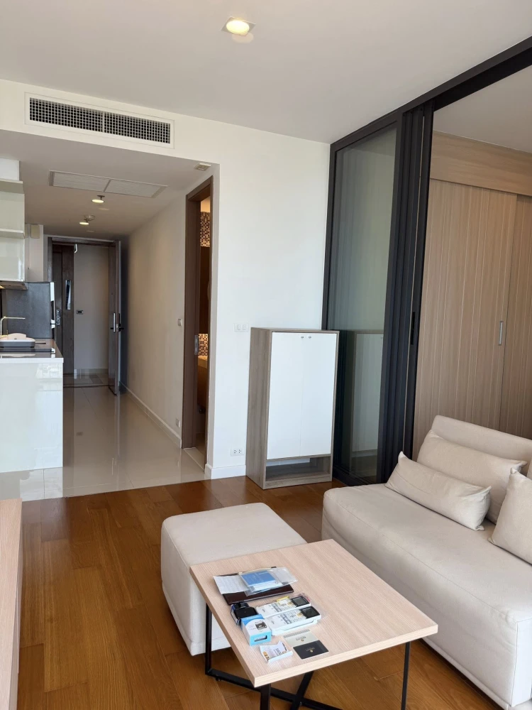 For rent: Bright Wongwian Yai, 25th floor, river view, fully furnished, very livable. Book now!