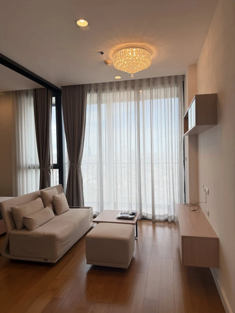 For rent: Bright Wongwian Yai, 25th floor, river view, fully furnished, very livable. Book now!
