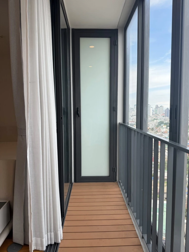 For rent: Bright Wongwian Yai, 25th floor, river view, fully furnished, very livable. Book now!