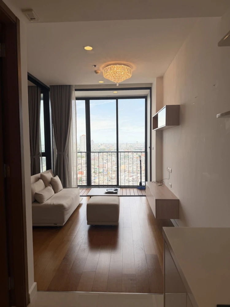 For rent: Bright Wongwian Yai, 25th floor, river view, fully furnished, very livable. Book now!