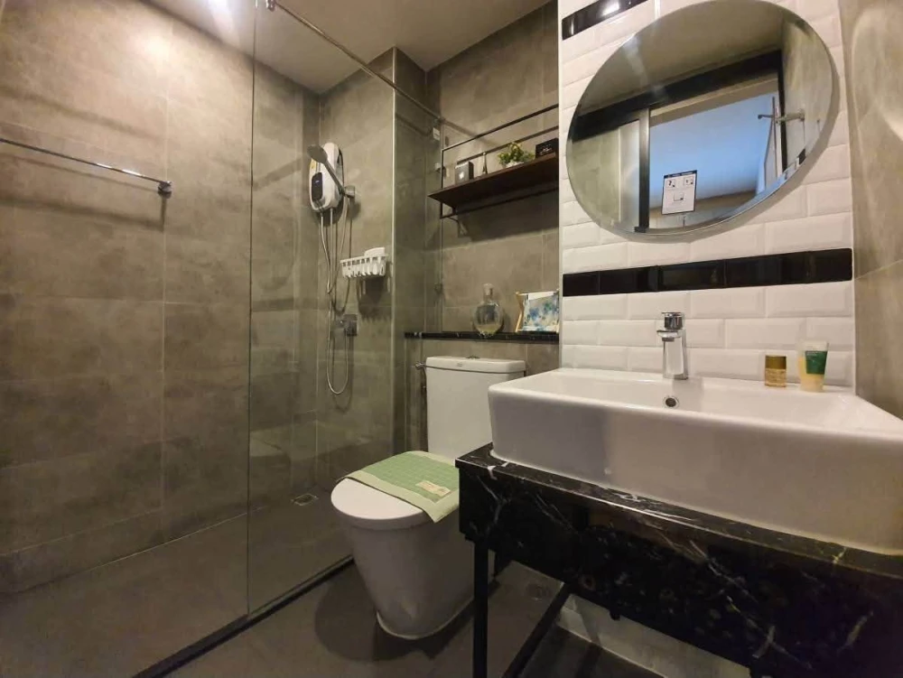 Brix Condominium for rent, 12th floor, North facing. Built-in furniture and complete appliances. A very nice place to live! Don't miss out!