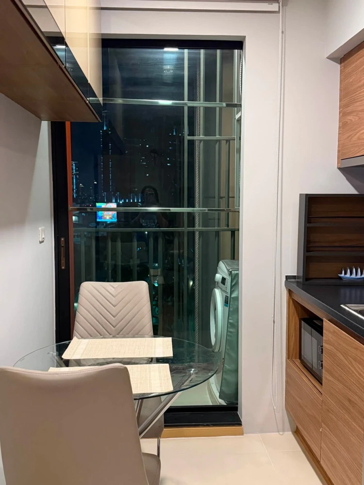 Brix Condominium for rent, 9th floor, pool view, built-in furniture, fully furnished with appliances. Book now before it's too late!