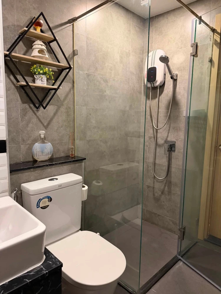 Brix Condominium for rent, 9th floor, pool view, built-in furniture, fully furnished with appliances. Book now before it's too late!