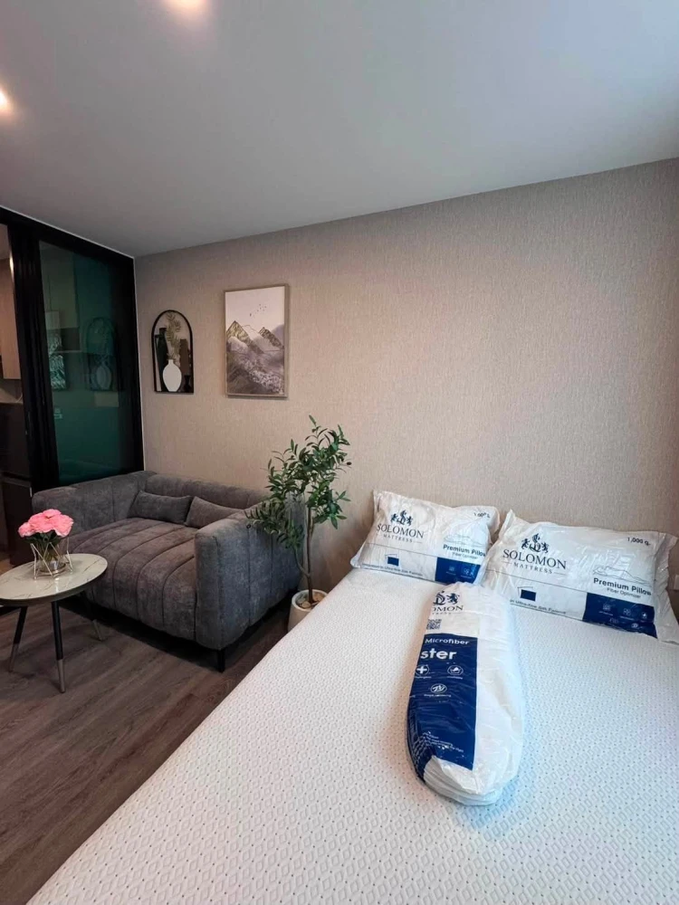 For rent: Brixton Pet&Play Phahol 50 Station condo, pet-friendly (no need to hide your pets!), fully furnished, beautiful room, pool view. Don't miss images