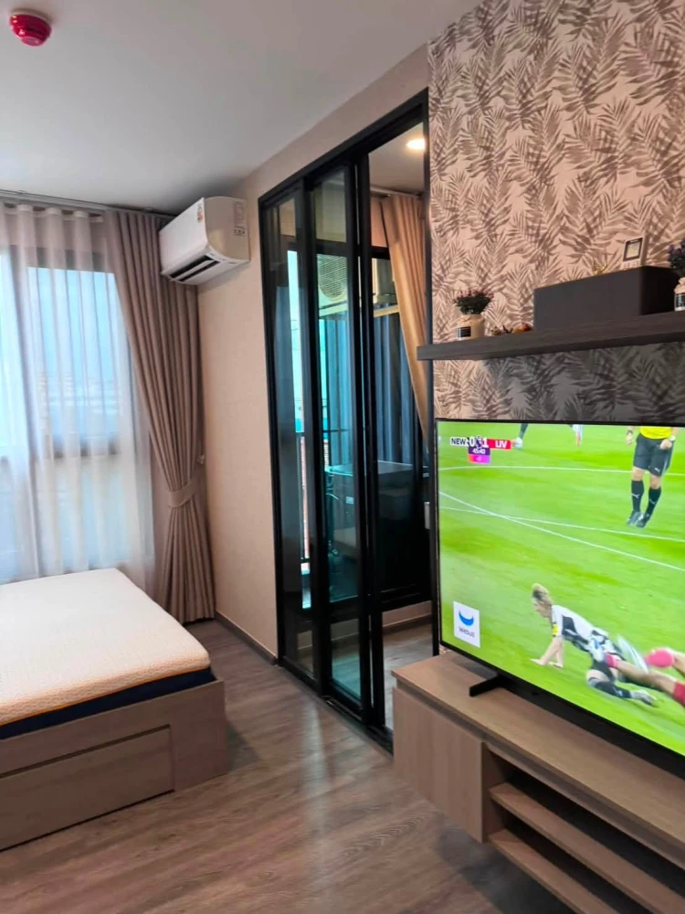 For rent: Brixton Pet&Play Phahol 50 Station condo, pet-friendly (no need to hide your pets!), fully furnished, beautiful room, pool view. Don't miss