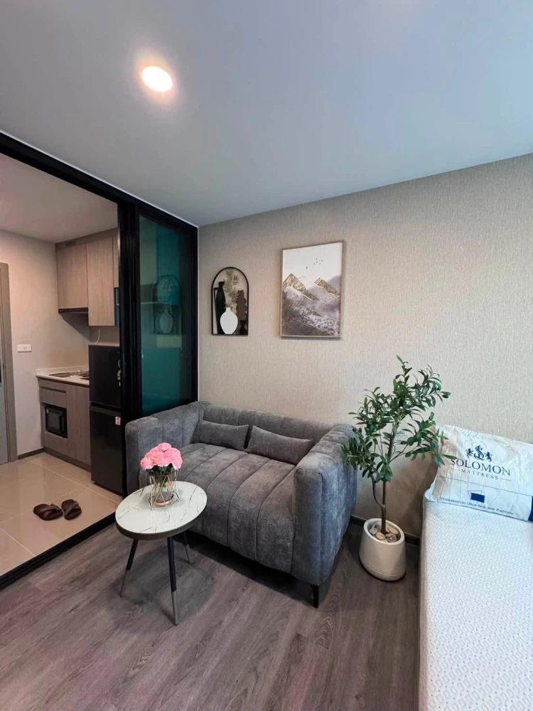 For rent: Brixton Pet&Play Phahol 50 Station condo, pet-friendly (no need to hide your pets!), fully furnished, beautiful room, pool view. Don't miss