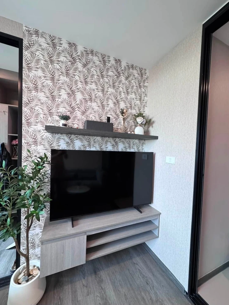 For rent: Brixton Pet&Play Phahol 50 Station condo, pet-friendly (no need to hide your pets!), fully furnished, beautiful room, pool view. Don't miss