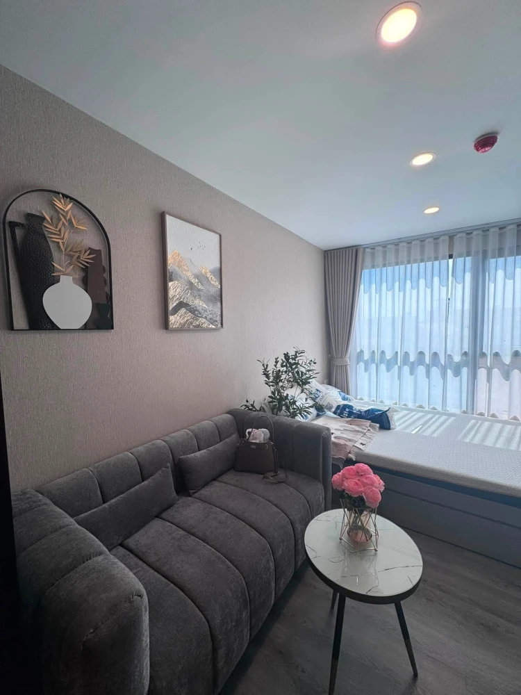 For rent: Brixton Pet&Play Phahol 50 Station condo, pet-friendly (no need to hide your pets!), fully furnished, beautiful room, pool view. Don't miss