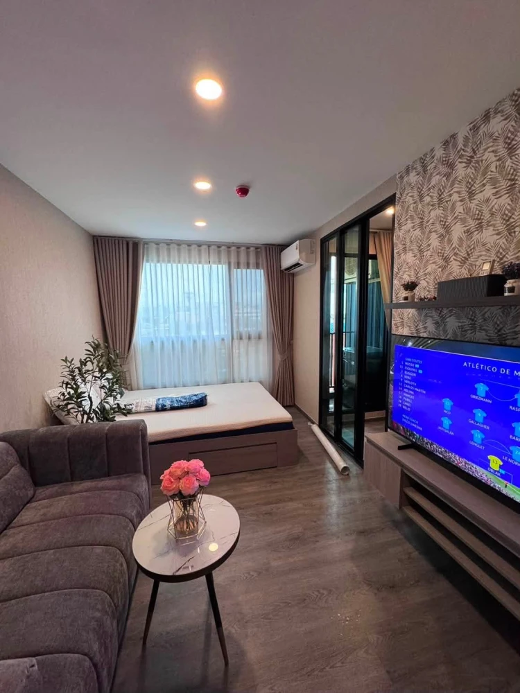 For rent: Brixton Pet&Play Phahol 50 Station condo, pet-friendly (no need to hide your pets!), fully furnished, beautiful room, pool view. Don't miss