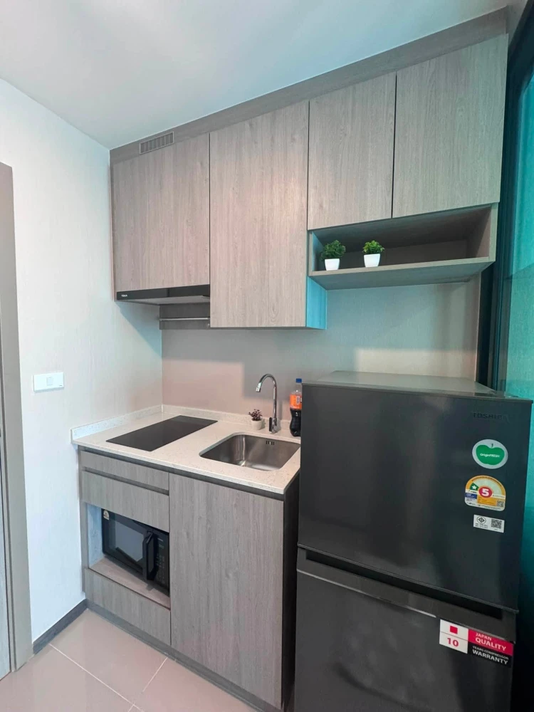 For rent: Brixton Pet&Play Phahol 50 Station condo, pet-friendly (no need to hide your pets!), fully furnished, beautiful room, pool view. Don't miss