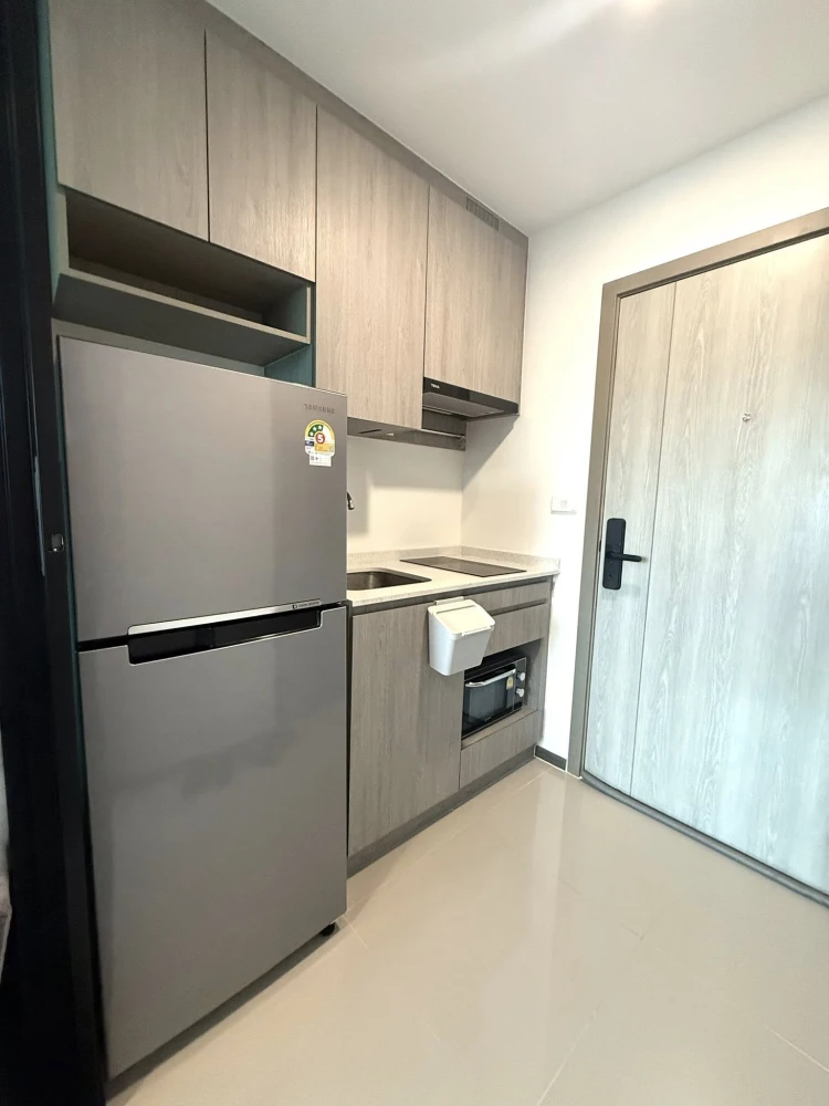 For rent: Brixton Pet&Play Phahol 50 Station, nice room, 3rd floor, pool view, good location, convenient transportation, fully furnished, reserve now.
