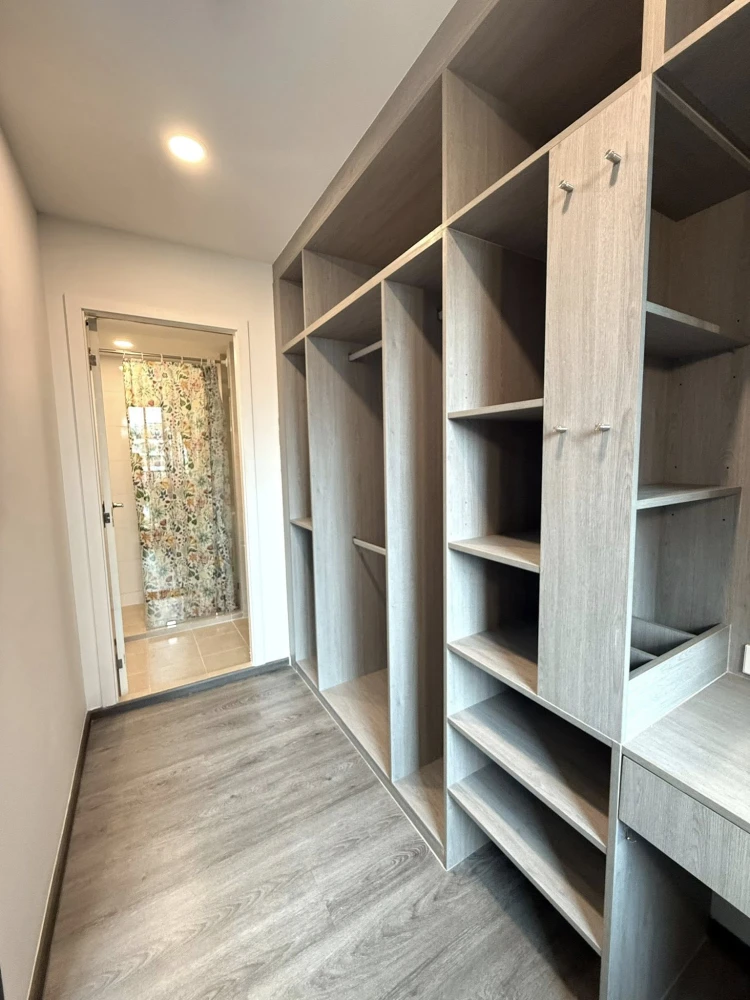For rent: Brixton Pet&Play Phahol 50 Station, nice room, 3rd floor, pool view, good location, convenient transportation, fully furnished, reserve now.