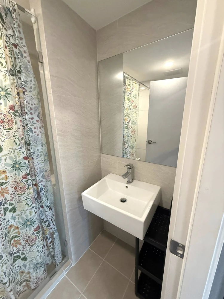 For rent: Brixton Pet&Play Phahol 50 Station, nice room, 3rd floor, pool view, good location, convenient transportation, fully furnished, reserve now.