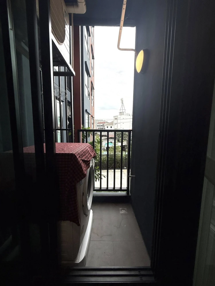 For rent: Brixton Pet&Play Phahol 50 Station, nice room, 3rd floor, pool view, good location, convenient transportation, fully furnished, reserve now.