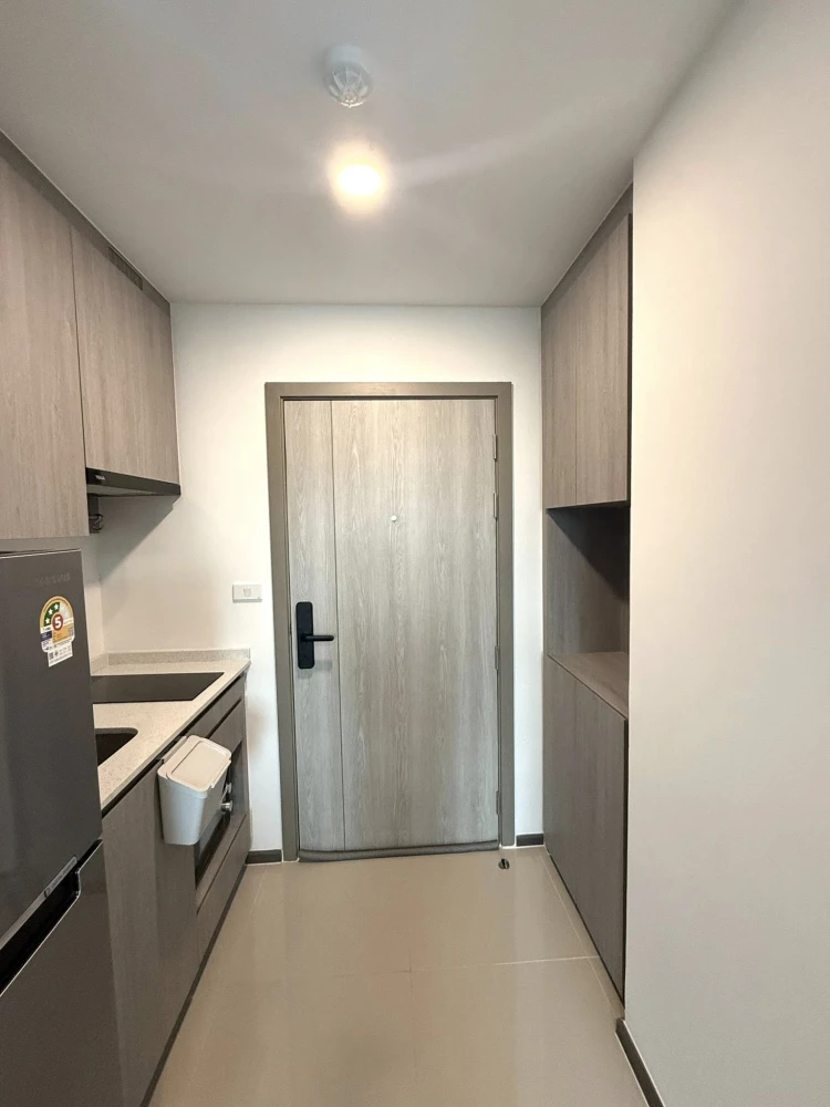 For rent: Brixton Pet&Play Phahol 50 Station, nice room, 3rd floor, pool view, good location, convenient transportation, fully furnished, reserve now.
