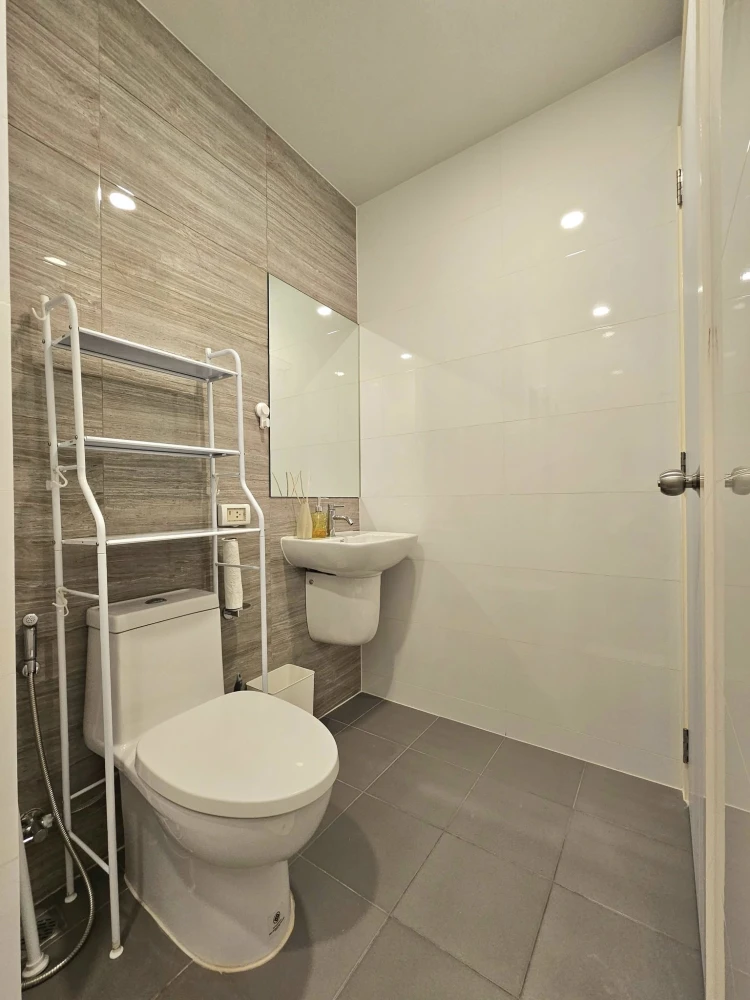 For rent: BRIXTON Pet&Play Sukhumvit 107, Building C, north-facing room, morning sun, decorated in a minimalist style, perfect for raising pets.