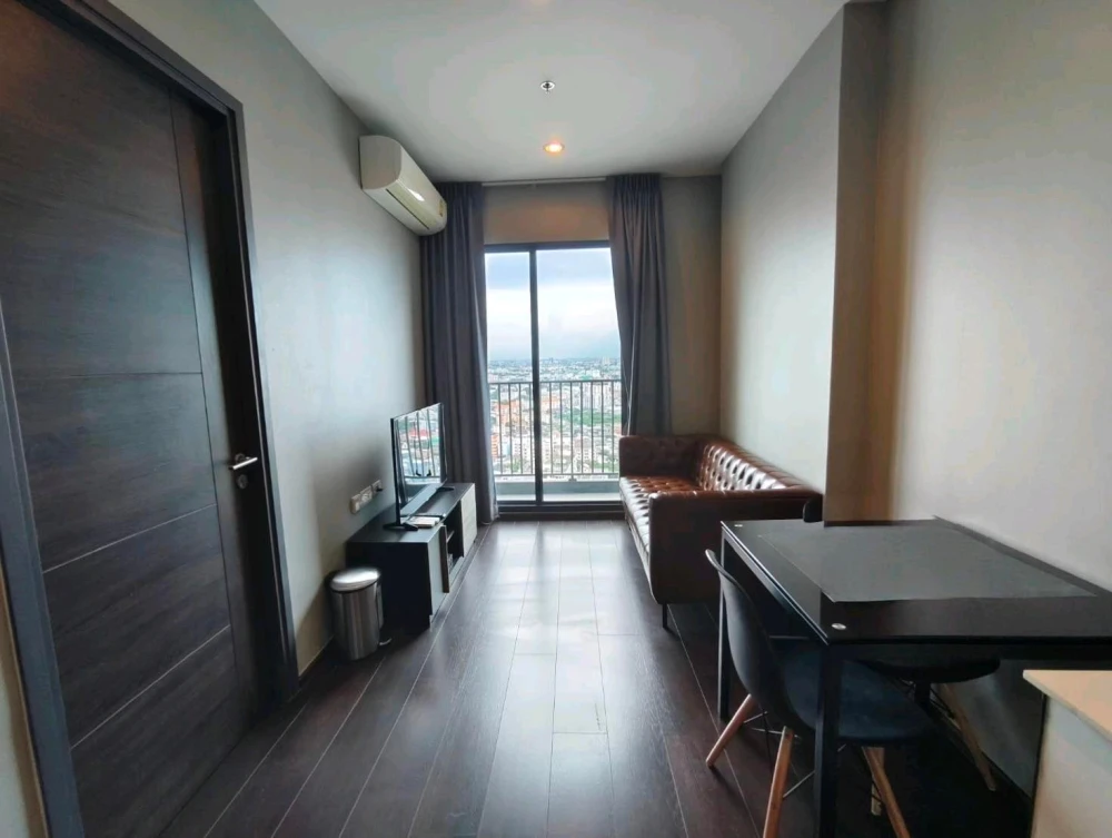 For rent: C EKKAMAI, 30th floor, corner unit, fully furnished, very livable. Book now, don't wait! Hurry!