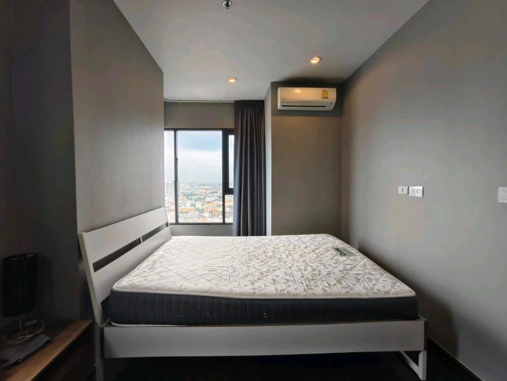 For rent: C EKKAMAI, 30th floor, corner unit, fully furnished, very livable. Book now, don't wait! Hurry!