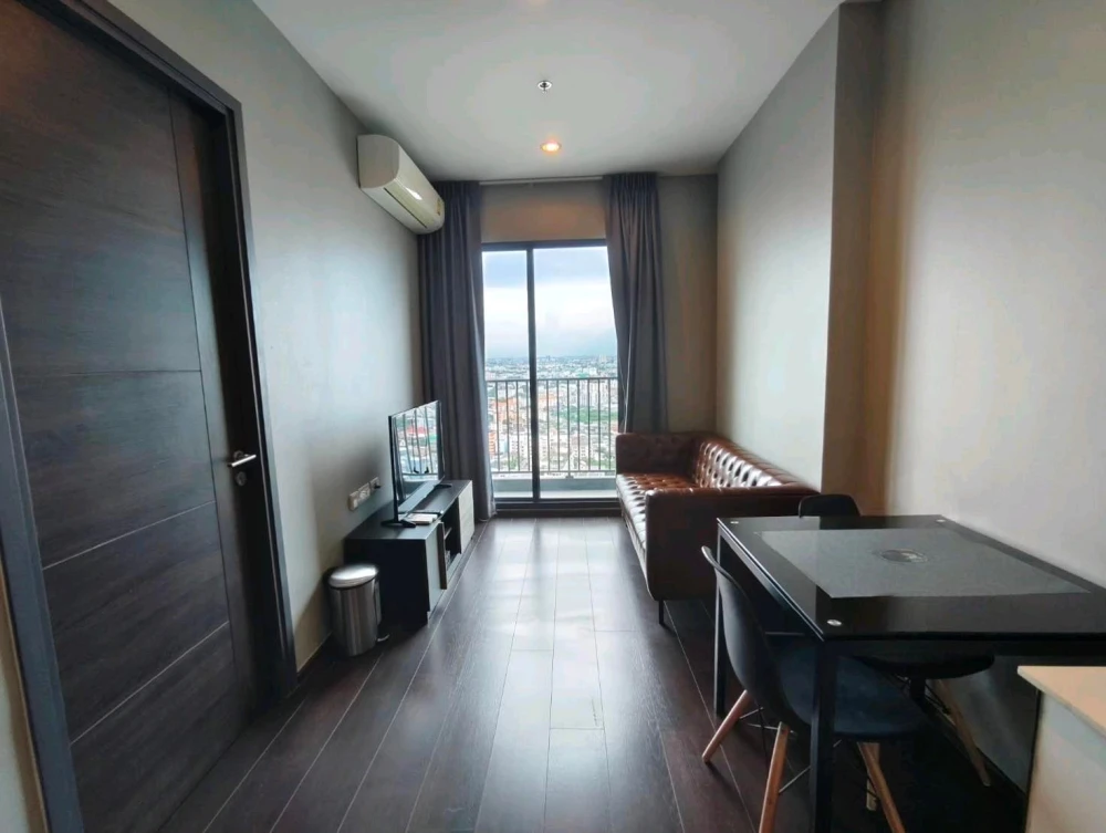For rent: C EKKAMAI, 30th floor, corner unit, fully furnished, very livable. Book now, don't wait! Hurry!