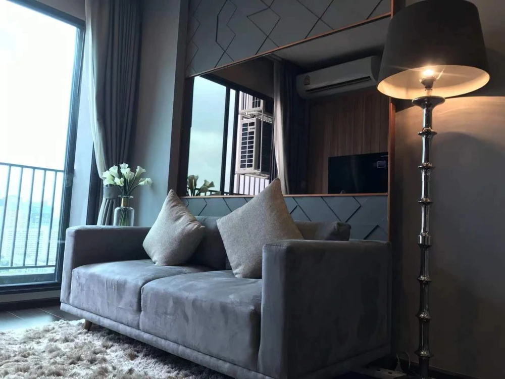 Condo for rent at C Ekkamai. Ready to move in, high floor, spacious, beautiful view. Book now!