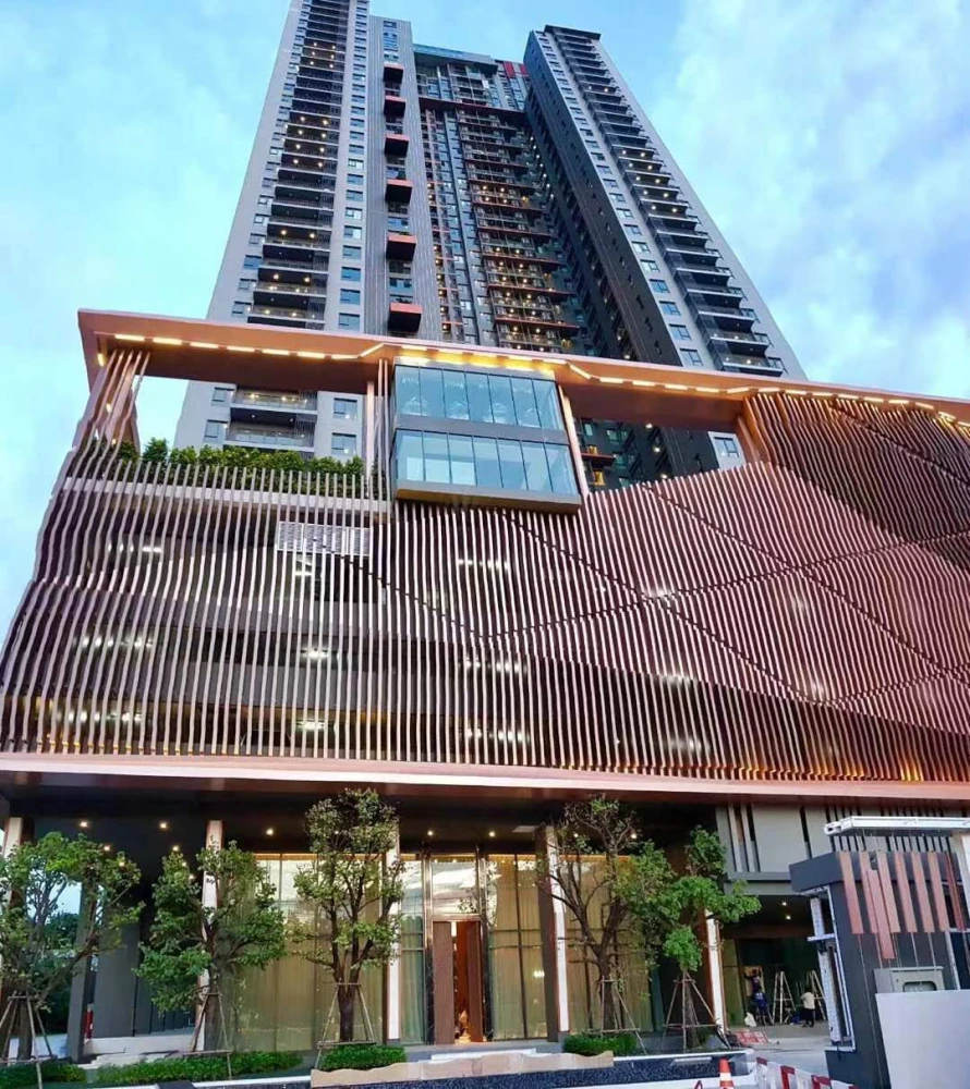 Condo for rent at C Ekkamai. Ready to move in, high floor, spacious, beautiful view. Book now!