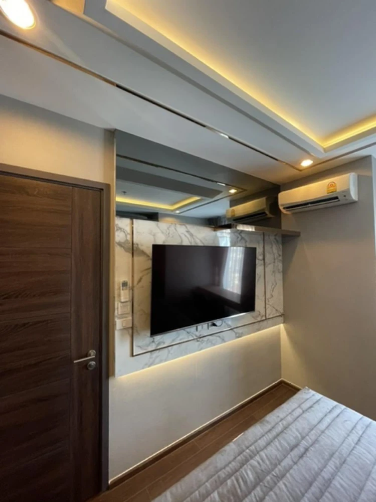Condo for rent, C Ekkamai. Beautifully decorated and fully furnished with built-in furniture. Ready to move in! Great view.