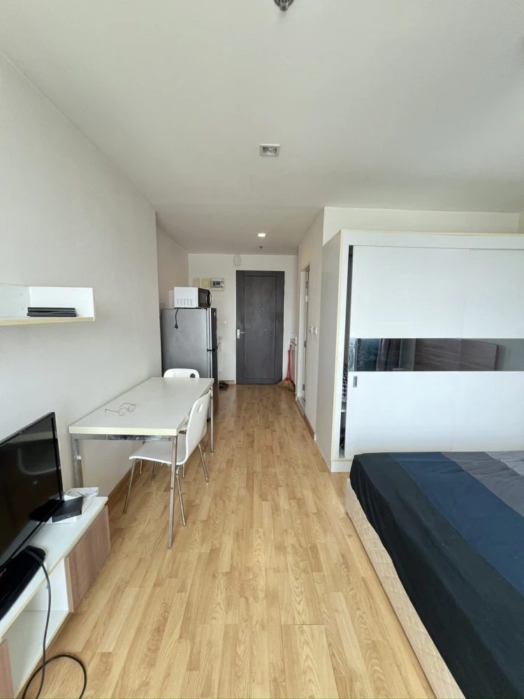 For rent: Casa Condo Asoke - Dindaeng, Studio room, 23rd floor, Baiyoke building view. Hurry and reserve now, don't miss out!