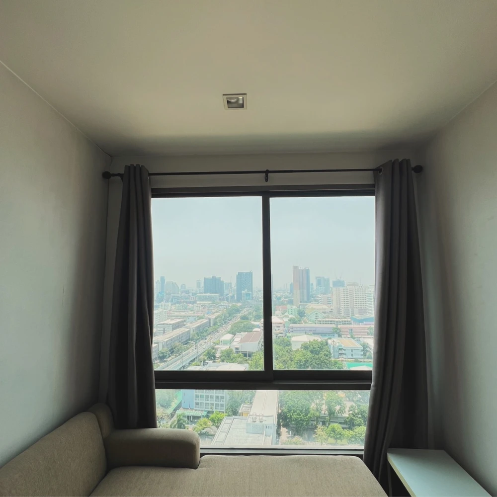 For rent: Casa Condo Asoke - Dindaeng, Studio room, 23rd floor, Baiyoke building view. Hurry and reserve now, don't miss out!