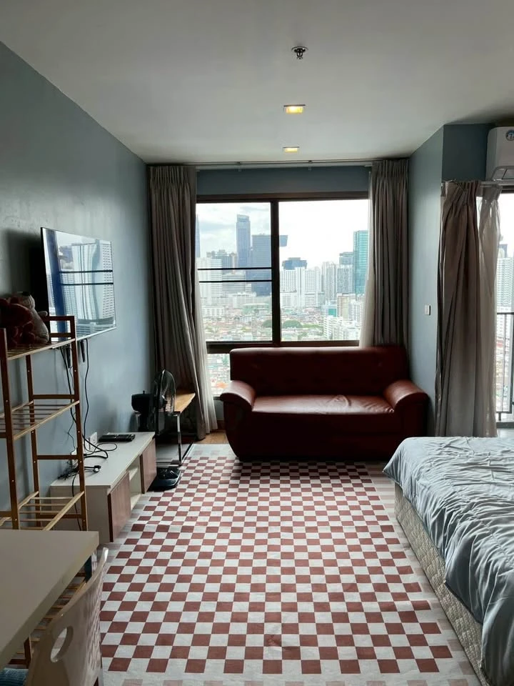 For rent: Casa Condo-Asoke Dindeang, 26th floor, high view, affordable price. You'll regret it if you miss it.
